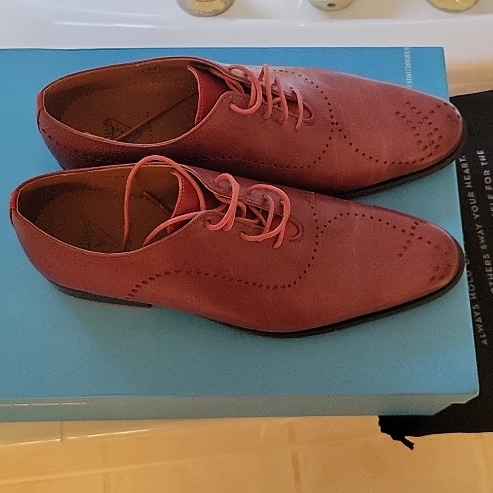 NIB Fluevog Brogue shoes - Picture 2 of 6